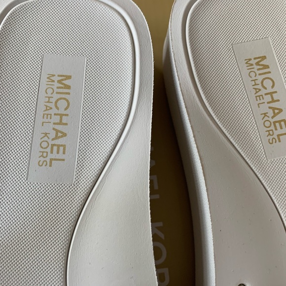MICHAEL KORS PLATFORM SLIDE NEW. Let’s get ready for summer! - Picture 4 of 10